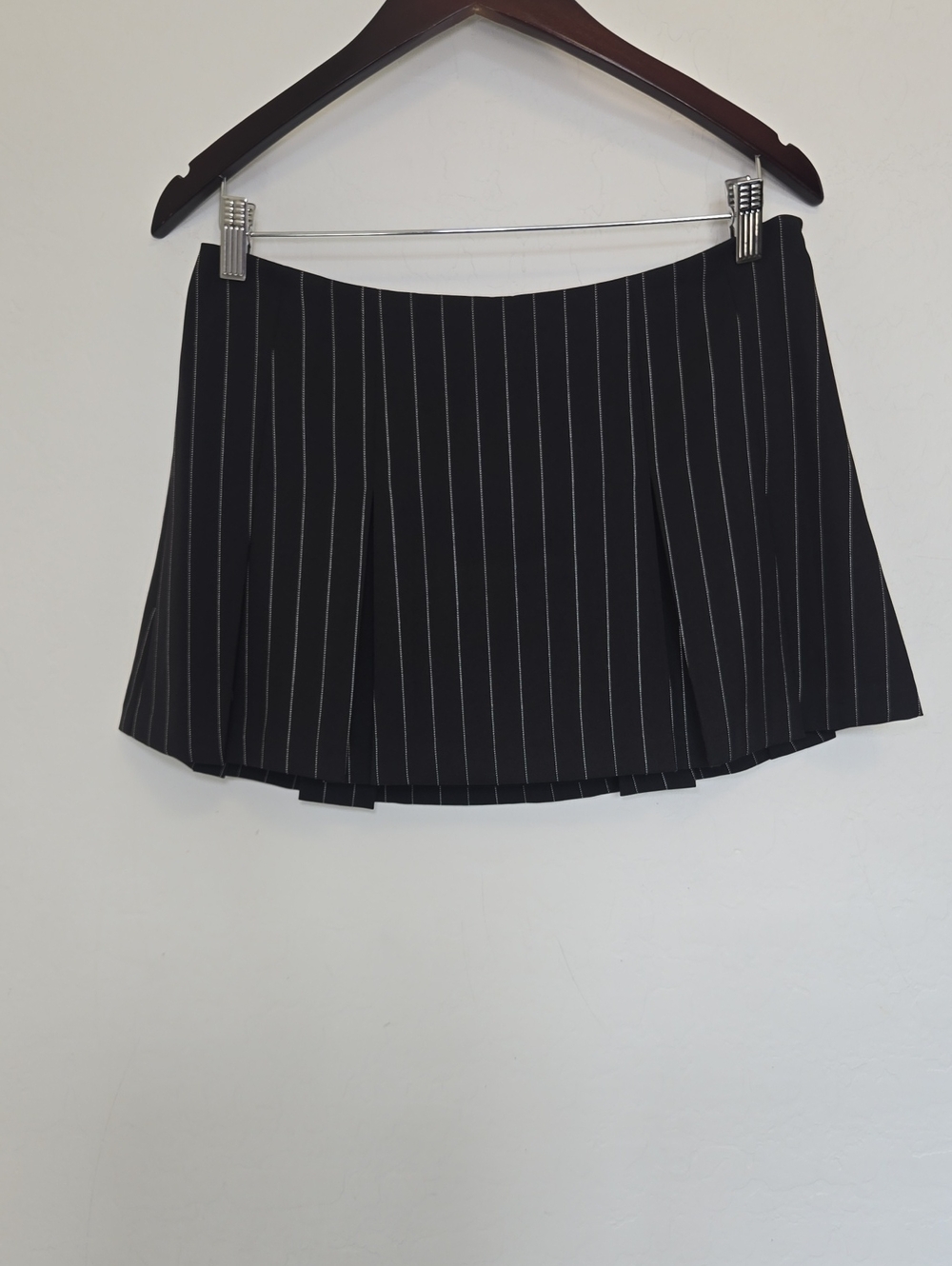 Naked Wardrobe Pinstripe Suiting Pleated Mini Skirt Black White Preppy Sz M NWT - Picture 7 of 16